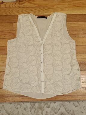 Zara Cream Lace Button-Down Sleeveless Blouse